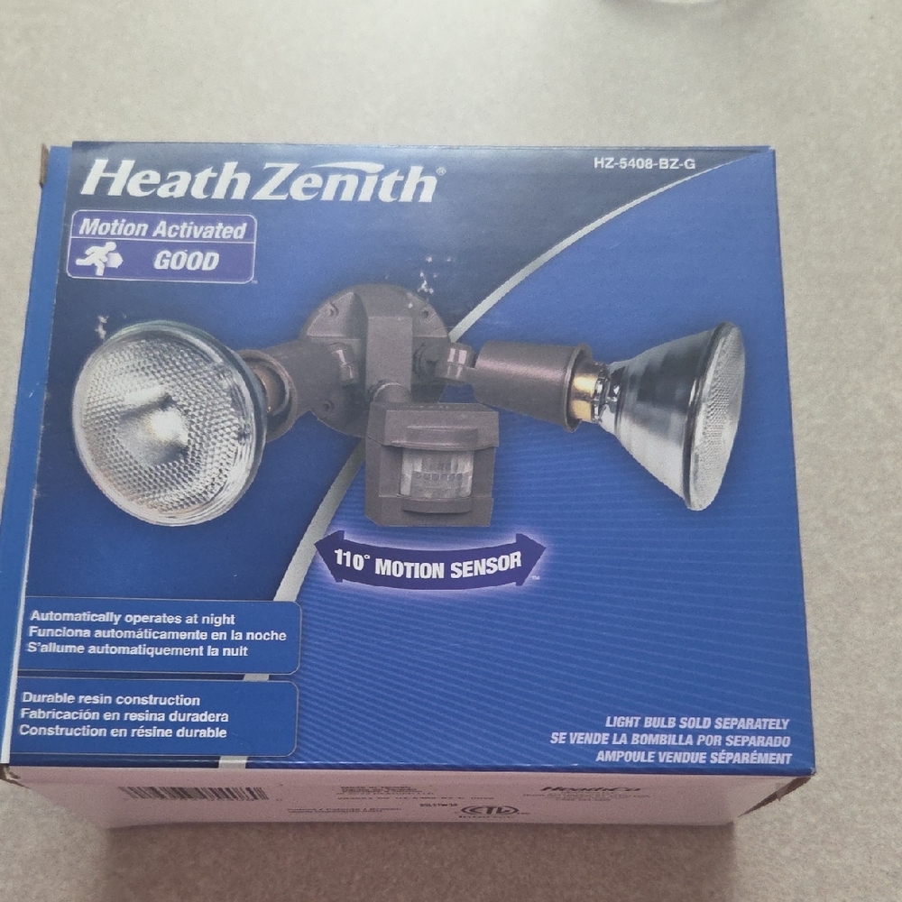 Heath Zenith Motion Activated Security Light With Bulbs